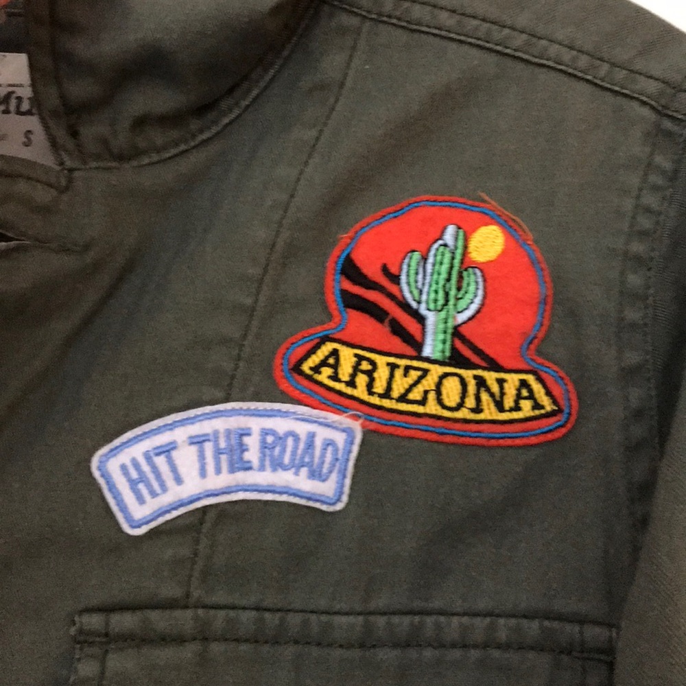 Distressed arm jacket with patches - Picture 3 of 6